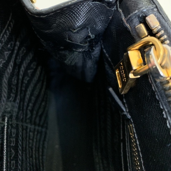 Saffiano Leather Prada Galleria Bag in Black - Picture 8 of 16